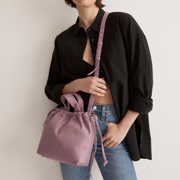 Madewell Handbags - Madewell The Piazza Leather Clinched Crossbody Bag in Vibrant Lilac